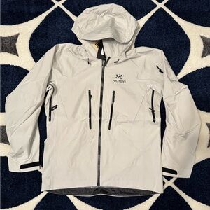 Arc’teryx Alpha Sv Hardshell White Zip Up Men’s Large